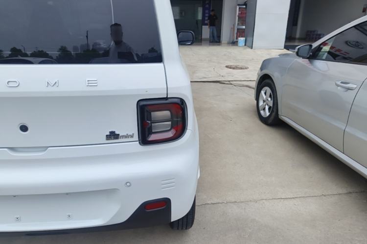 Used Geely Galaxy Panda 2024 Panda Mini 200km Endurance Bear Right Rear Taillight