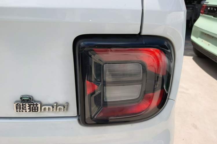 Used Geely Galaxy Panda 2024 Panda Mini 200km Endurance Bear Right Rear Taillight