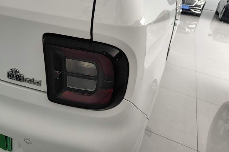 Used Geely Galaxy Panda 2024 Panda Mini 200km Endurance Bear Right Rear Taillight