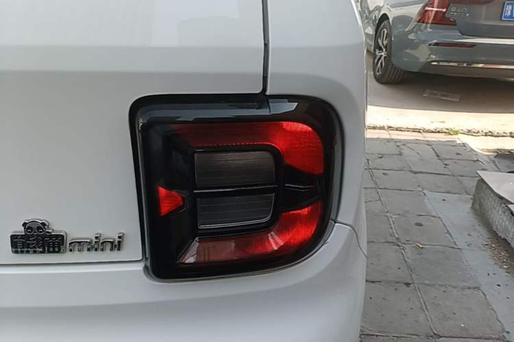 Used Geely Galaxy Panda 2024 Panda Mini 200km Endurance Bear Right Rear Taillight