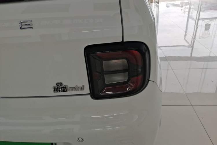 Used Geely Galaxy Panda 2024 Panda Mini 200km Endurance Bear Right Rear Taillight