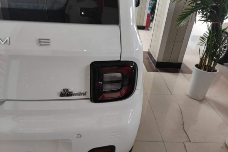 Used Geely Galaxy Panda 2024 Panda Mini 200km Endurance Bear Right Rear Taillight