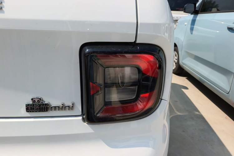 Used Geely Galaxy Panda 2024 Panda Mini 200km Endurance Bear Right Rear Taillight