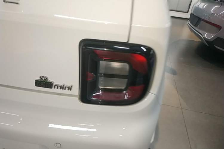 Used Geely Galaxy Panda 2024 Panda Mini 200km Endurance Bear Right Rear Taillight