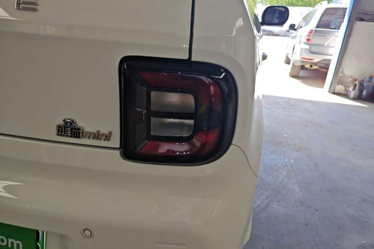 Used Geely Galaxy Panda 2024 Panda Mini 200km Endurance Bear Right Rear Taillight