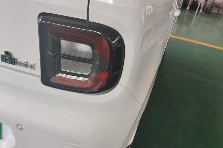 Used Geely Galaxy Panda 2024 Panda Mini 200km Endurance Bear Right Rear Taillight