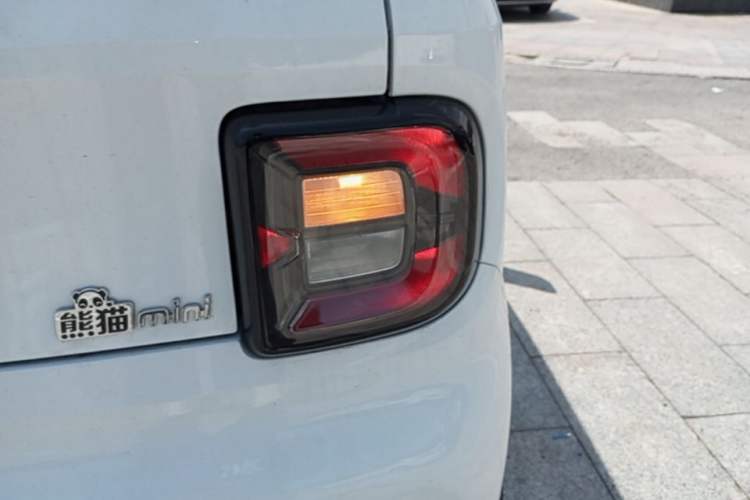 Used Geely Galaxy Panda 2024 Panda Mini 200km Endurance Bear Right Rear Taillight