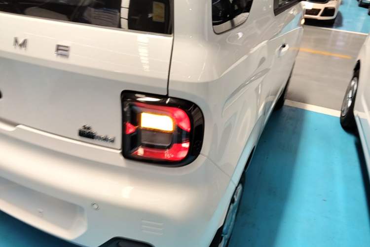 Used Geely Galaxy Panda 2024 Panda Mini 200km Endurance Bear Right Rear Taillight