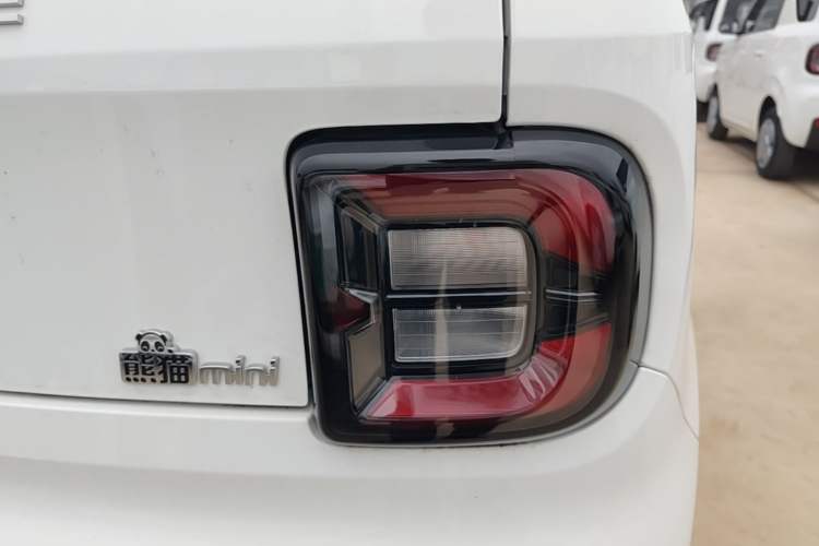 Used Geely Galaxy Panda 2024 Panda Mini 200km Endurance Bear Right Rear Taillight