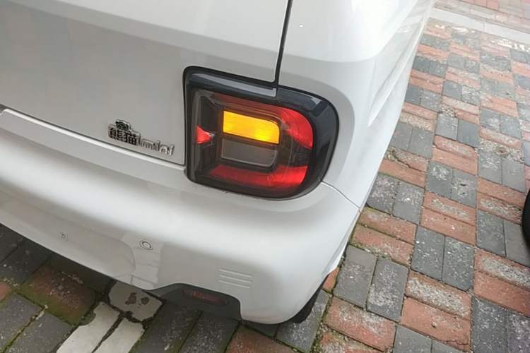 Used Geely Galaxy Panda 2024 Panda Mini 200km Endurance Bear Right Rear Taillight