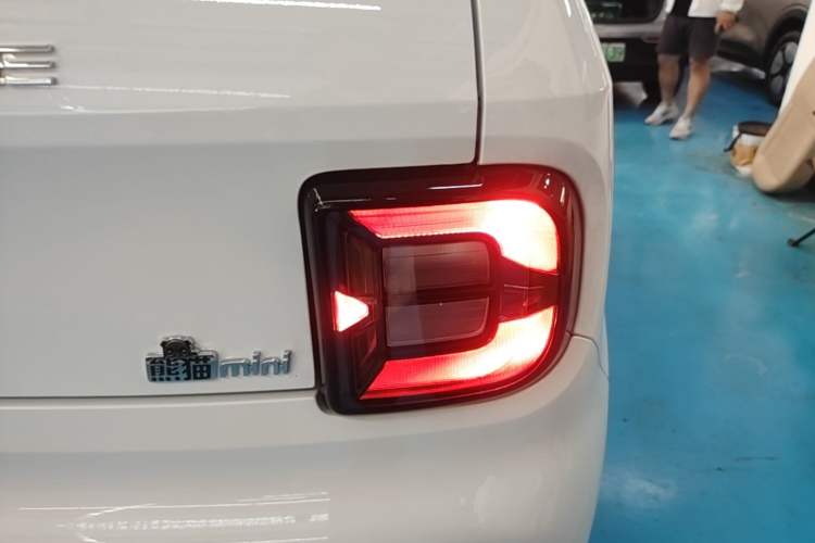 Used Geely Galaxy Panda 2024 Panda Mini 200km Endurance Bear Right Rear Taillight