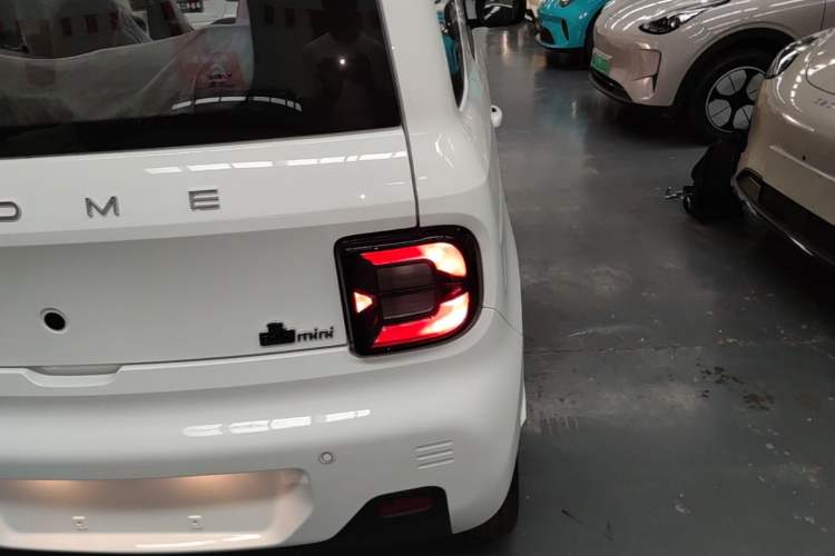 Used Geely Galaxy Panda 2024 Panda Mini 200km Endurance Bear Right Rear Taillight