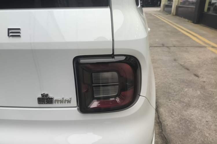 Used Geely Galaxy Panda 2024 Panda Mini 200km Endurance Bear Right Rear Taillight