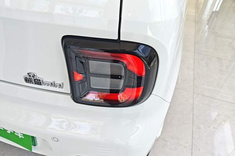 Used Geely Galaxy Panda 2024 Panda Mini 200km Endurance Bear Right Rear Taillight