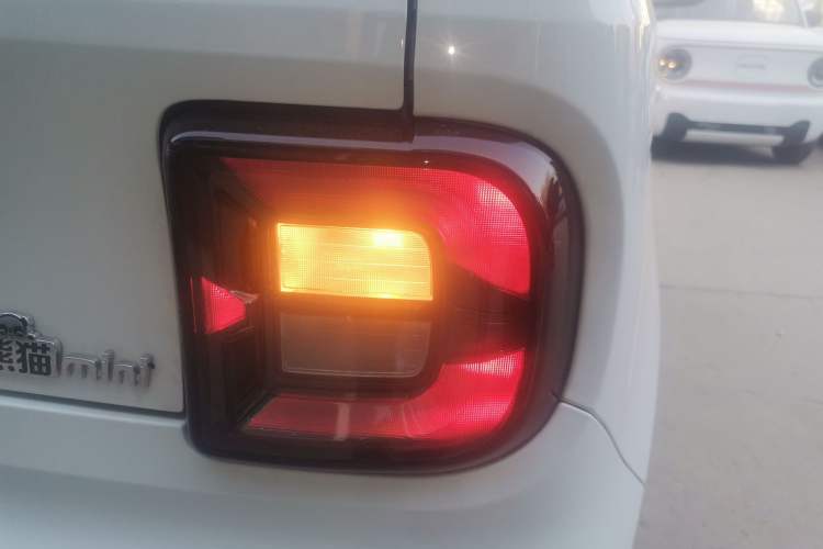 Used Geely Galaxy Panda 2024 Panda Mini 200km Endurance Bear Right Rear Taillight