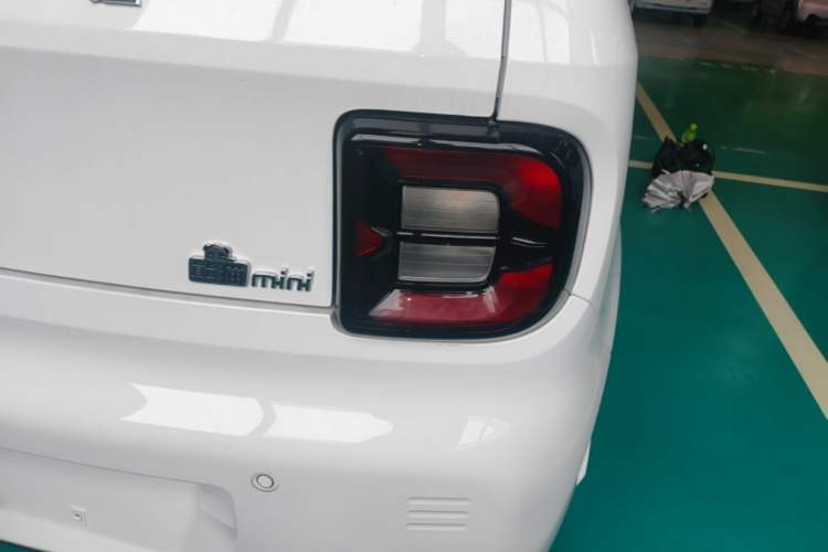 Used Geely Galaxy Panda 2024 Panda Mini 200km Longteng PRO Edition Right Rear Taillight