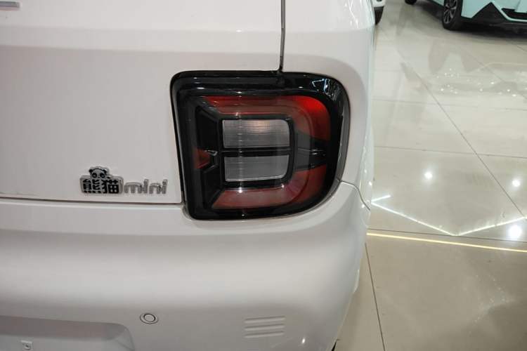Used Geely Galaxy Panda 2024 Panda Mini 200km Endurance Bear Right Rear Taillight