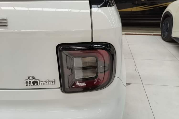 Used Geely Galaxy Panda 2024 Panda Mini 200km Endurance Bear Right Rear Taillight
