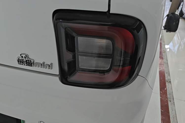 Used Geely Galaxy Panda 2024 Panda Mini 200km Endurance Bear Right Rear Taillight