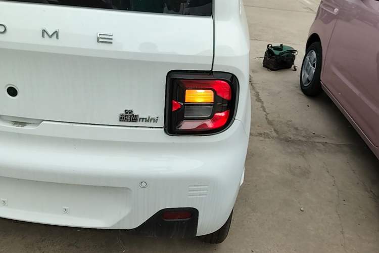 Used Geely Galaxy Panda 2024 Panda Mini 200km Endurance Bear Right Rear Taillight