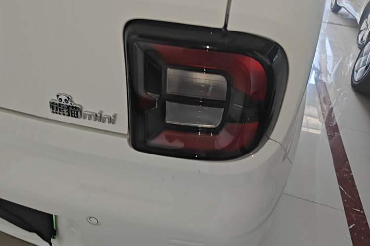 Used Geely Galaxy Panda 2024 Panda Mini 200km Endurance Bear Right Rear Taillight