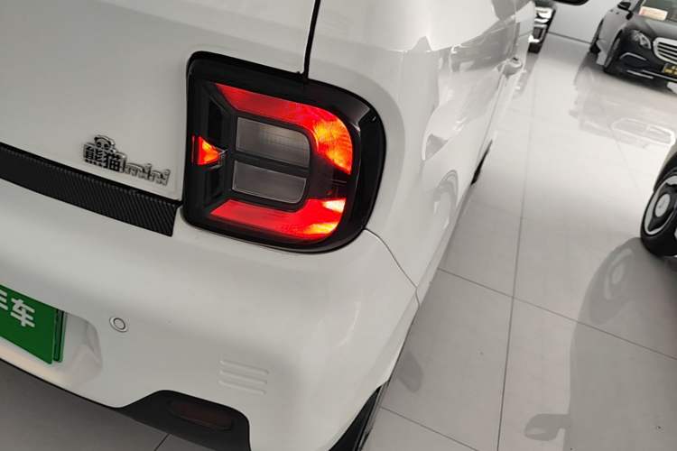 Used Geely Galaxy Panda 2024 Panda Mini 200km Endurance Bear Right Rear Taillight