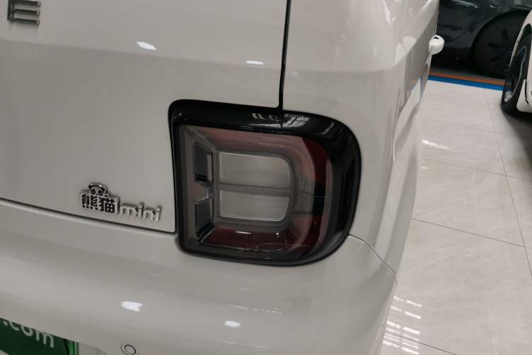 Used Geely Galaxy Panda 2024 Panda Mini 200km Endurance Bear Right Rear Taillight