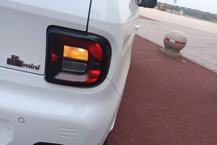 Used Geely Galaxy Panda 2024 Panda Mini 200km Endurance Bear Right Rear Taillight
