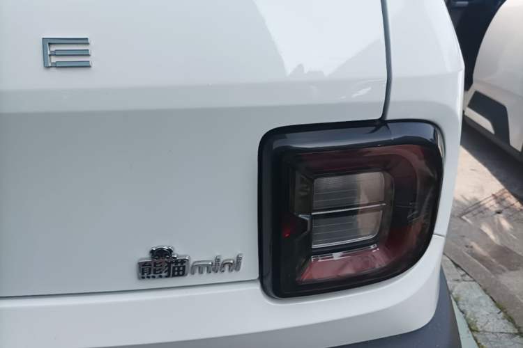Used Geely Galaxy Panda 2024 200km Panda Rider Right Rear Taillight