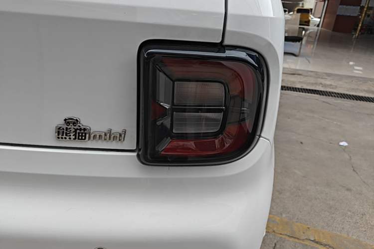 Used Geely Galaxy Panda 2024 Panda Mini 200km Endurance Bear Right Rear Taillight
