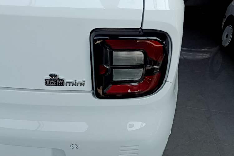 Used Geely Galaxy Panda 2024 Panda Mini 200km Endurance Bear Right Rear Taillight