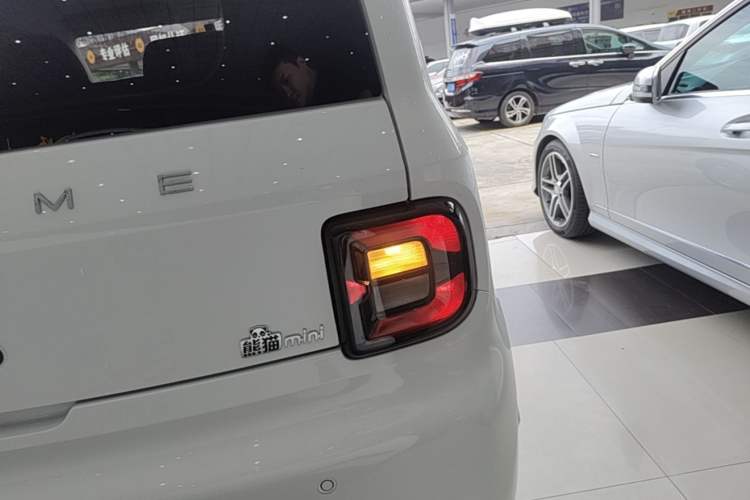 Used Geely Galaxy Panda 2024 Panda Mini 200km Longteng PRO Edition Right Rear Taillight