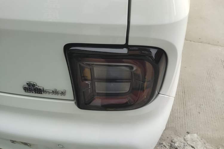 Used Geely Galaxy Panda 2024 Panda Mini 200km Endurance Bear Right Rear Taillight
