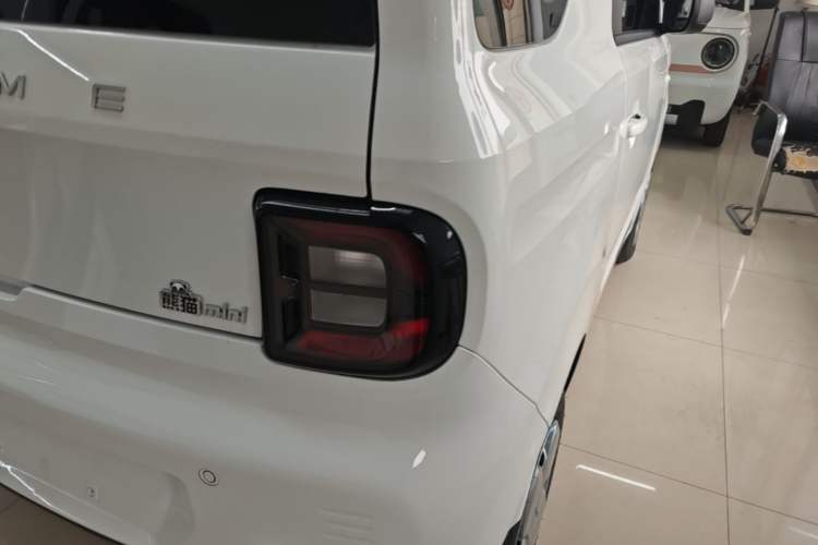Used Geely Galaxy Panda 2024 Panda Mini 200km Endurance Bear Right Rear Taillight