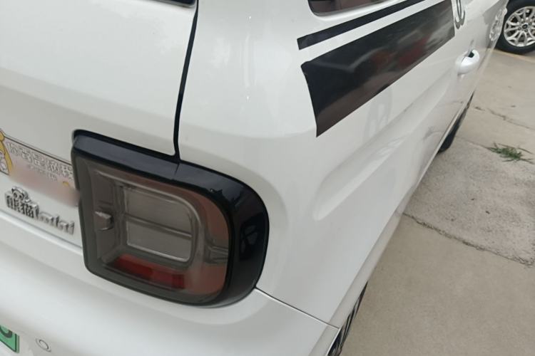 Used Geely Galaxy Panda 2024 Panda Mini 200km Endurance Bear Right Rear Taillight