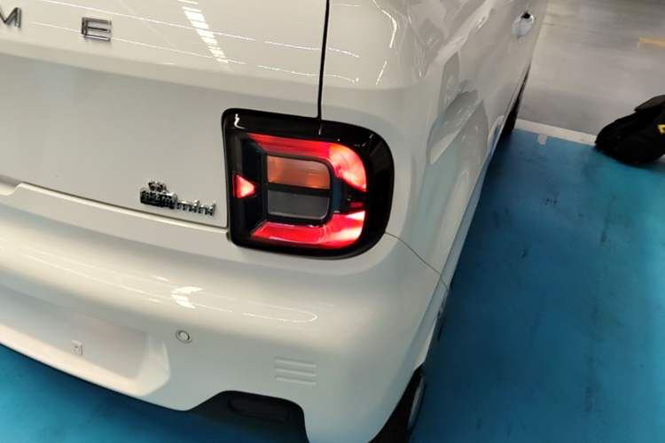 Used Geely Galaxy Panda 2024 Panda Mini 200km Endurance Bear Right Rear Taillight