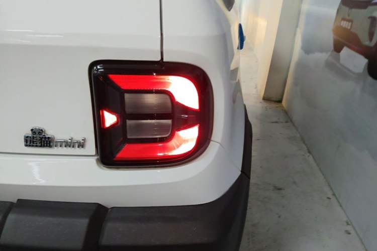 Used Geely Galaxy Panda 2024 200km Panda Rider Right Rear Taillight