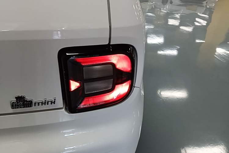 Used Geely Galaxy Panda 2024 Panda Mini 200km Longteng PRO Edition Right Rear Taillight