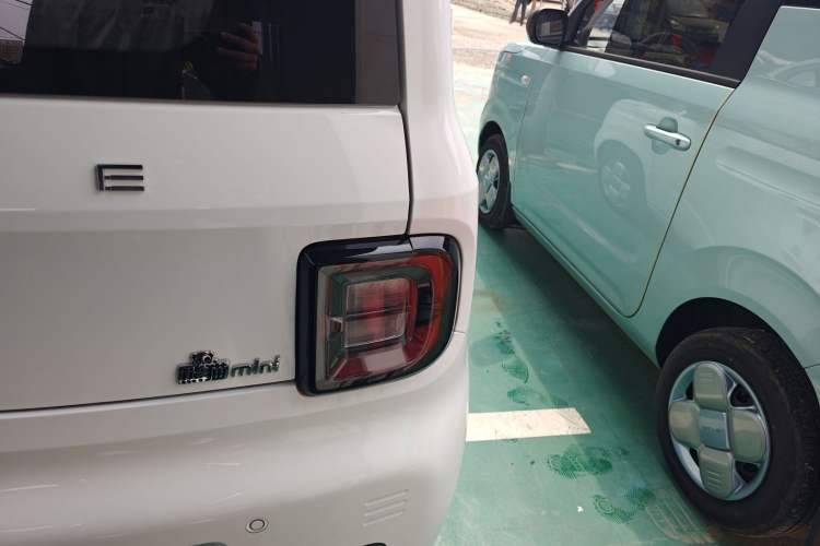 Used Geely Galaxy Panda 2024 Panda Mini 200km Endurance Bear Right Rear Taillight