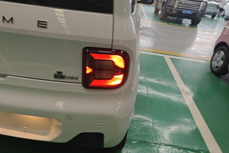 Used Geely Galaxy Panda 2024 Panda Mini 200km Longteng PRO Edition Right Rear Taillight