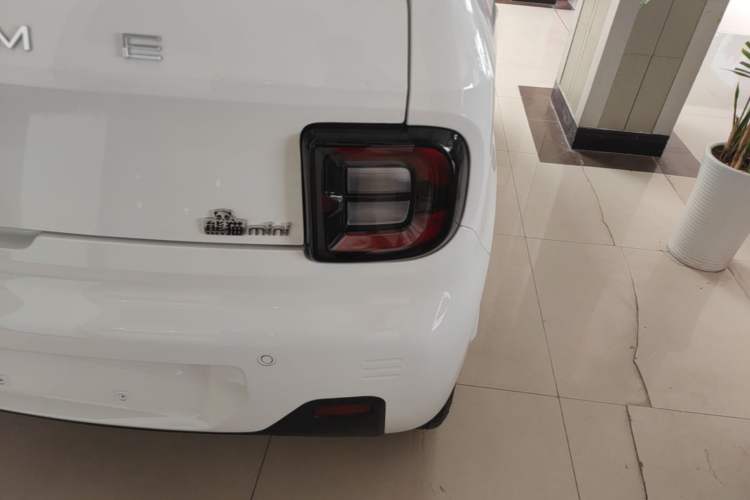 Used Geely Galaxy Panda 2024 Panda Mini 200km Endurance Bear Right Rear Taillight