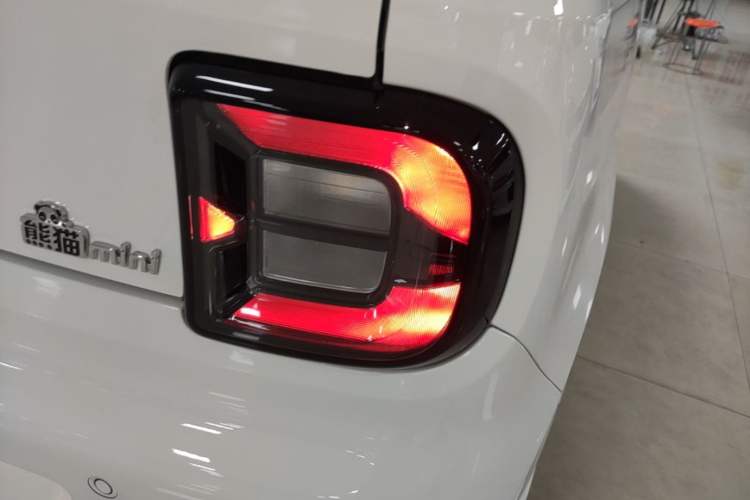 Used Geely Galaxy Panda 2024 Panda Mini 200km Endurance Bear Right Rear Taillight