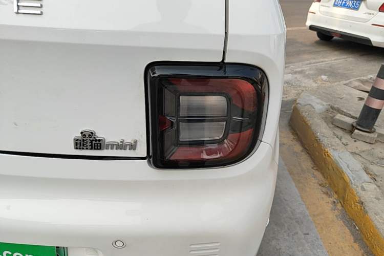 Used Geely Galaxy Panda 2024 Panda Mini 200km Endurance Bear Right Rear Taillight