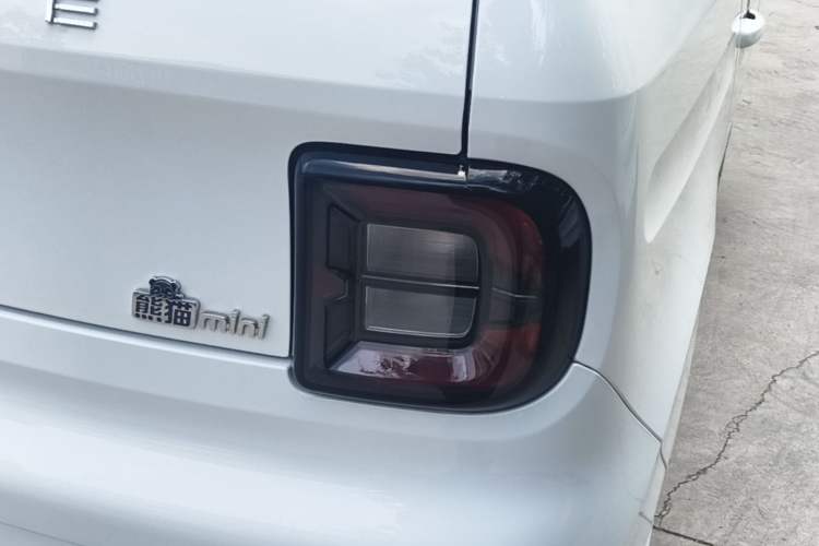 Used Geely Galaxy Panda 2024 Panda Mini 200km Endurance Bear Right Rear Taillight