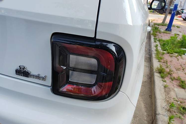 Used Geely Galaxy Panda 2024 Panda Mini 200km Endurance Bear Right Rear Taillight