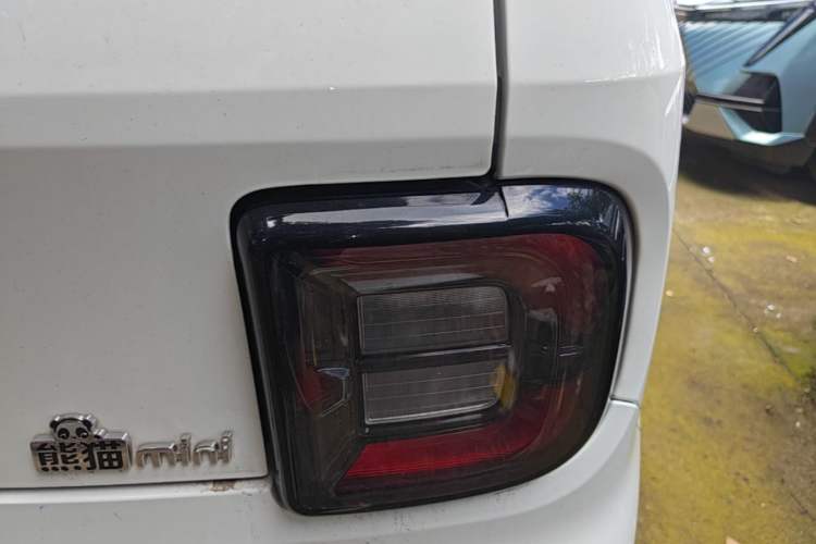 Used Geely Galaxy Panda 2024 Panda Mini 200km Endurance Bear Right Rear Taillight