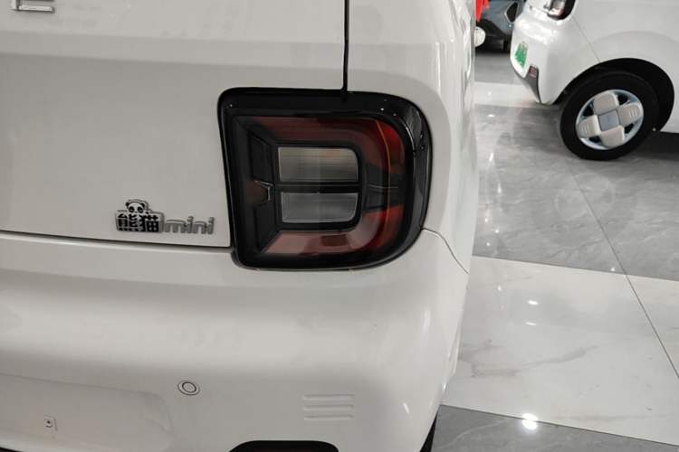 Used Geely Galaxy Panda 2024 Panda Mini 200km Endurance Bear Right Rear Taillight
