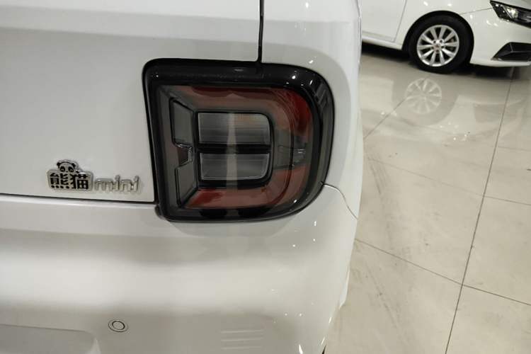 Used Geely Galaxy Panda 2024 Panda Mini 200km Endurance Bear Right Rear Taillight