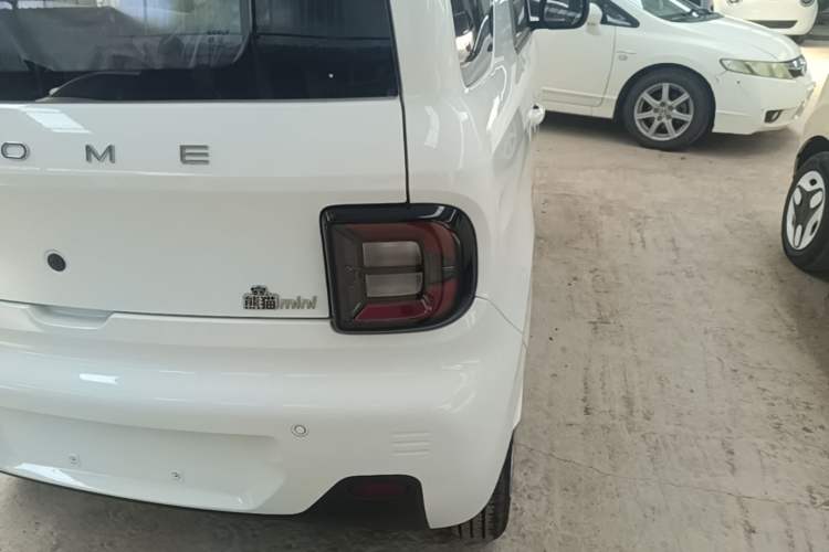 Used Geely Galaxy Panda 2024 Panda Mini 200km Endurance Bear Right Rear Taillight