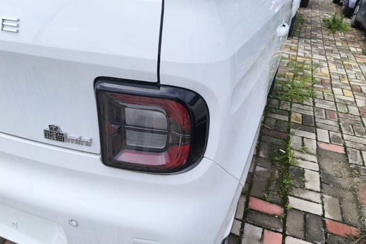 Used Geely Galaxy Panda 2024 Panda Mini 200km Endurance Bear Right Rear Taillight